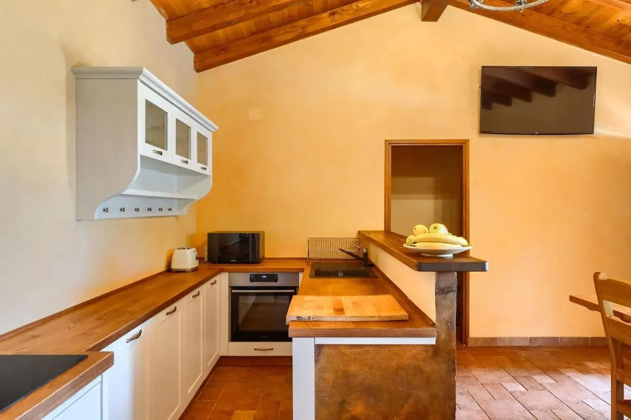 Villa Casa Bastiani With Pool And Grill In Buje