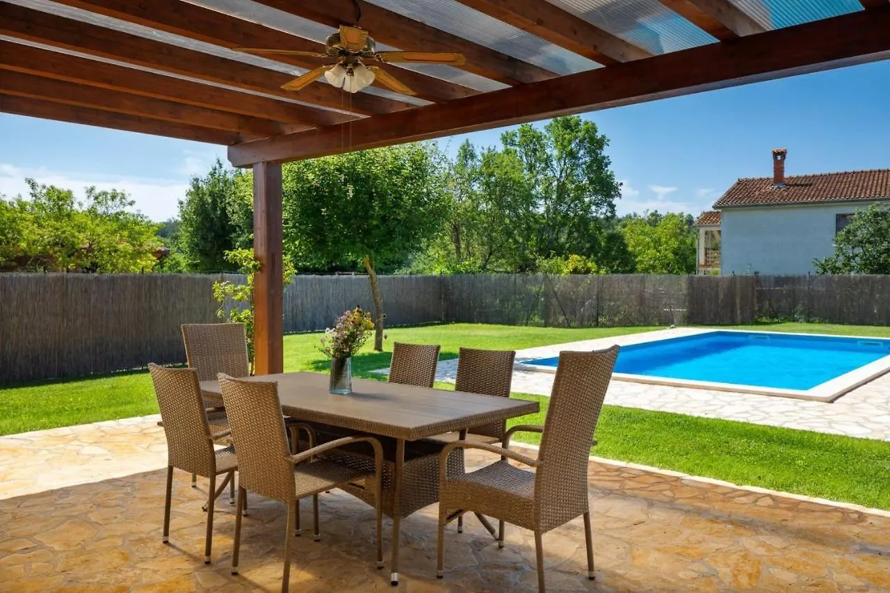 Villa Casa Bastiani With Pool And Grill In Buje
