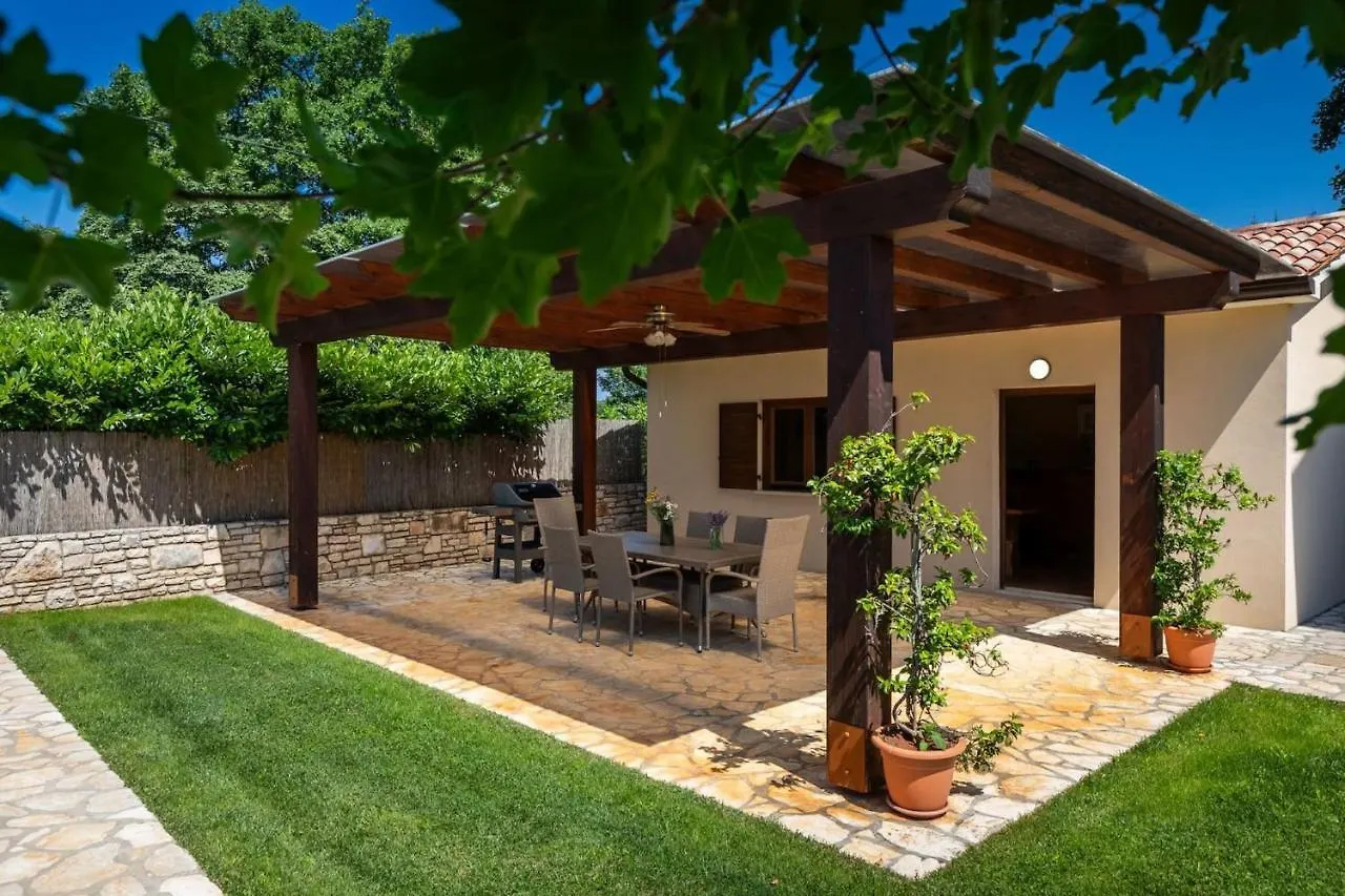 Villa Casa Bastiani With Pool And Grill In Buje