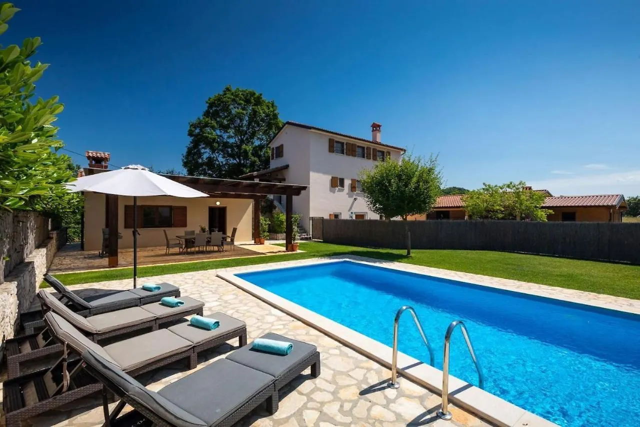 Villa Casa Bastiani With Pool And Grill In Buje 0*,