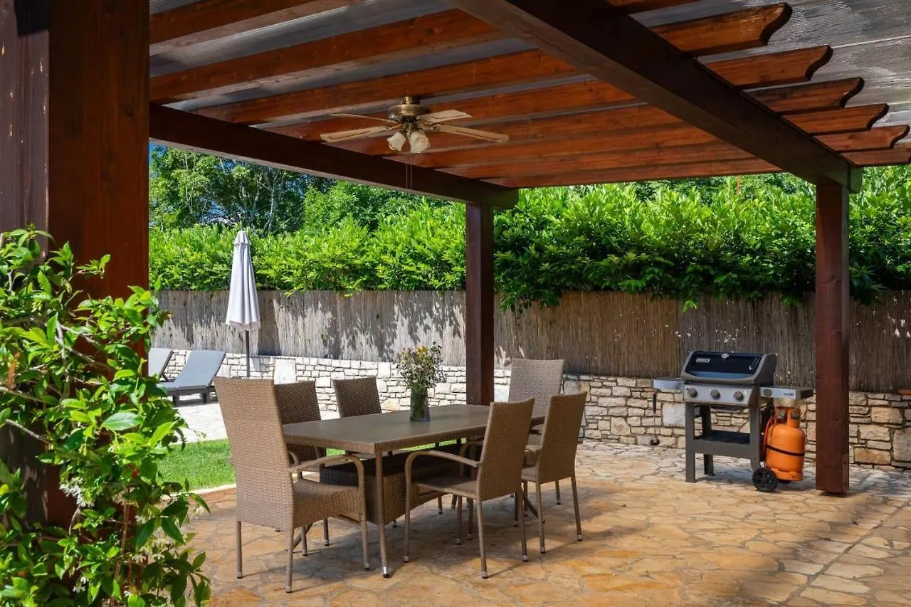 Villa Casa Bastiani With Pool And Grill In Buje
