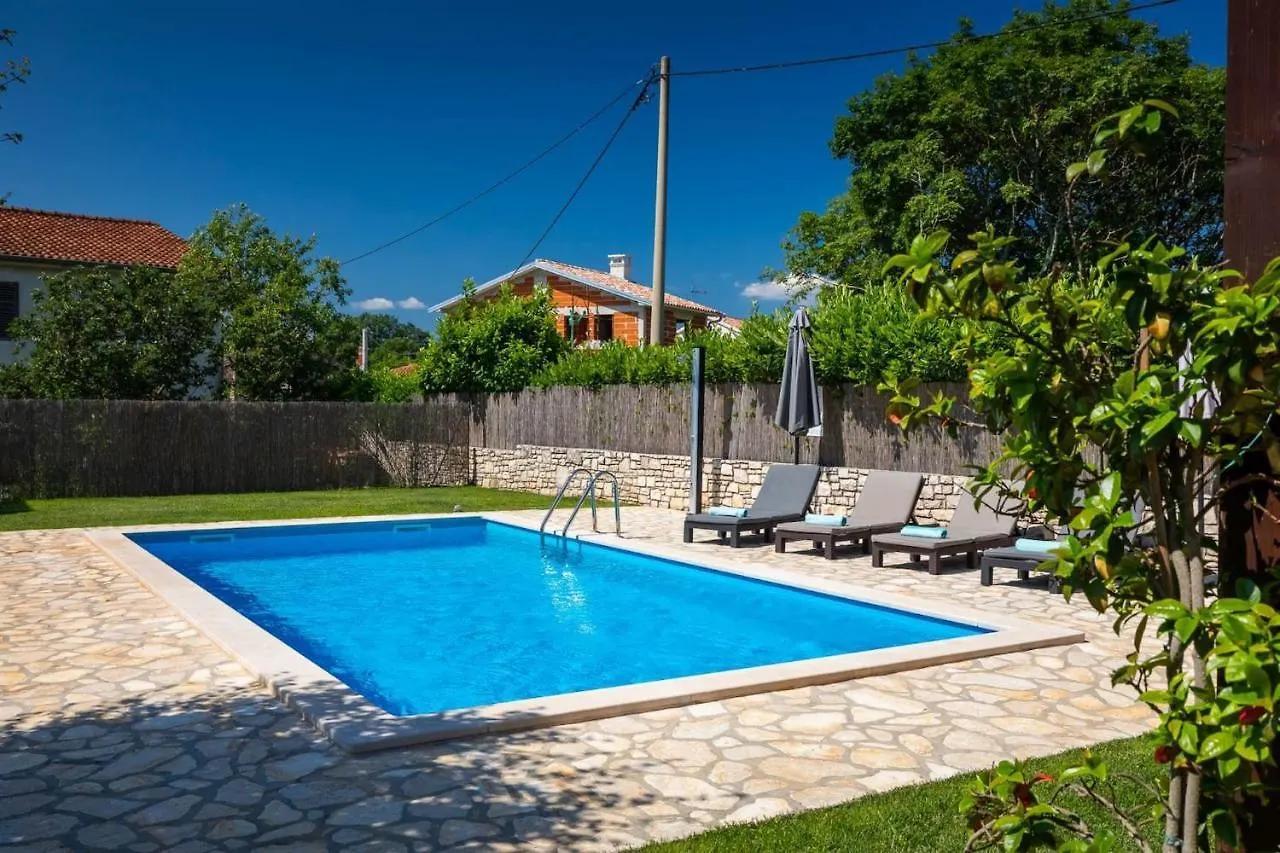 Villa Casa Bastiani With Pool And Grill In Buje