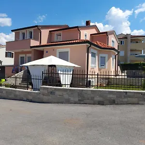 Apartment Desire, Buje